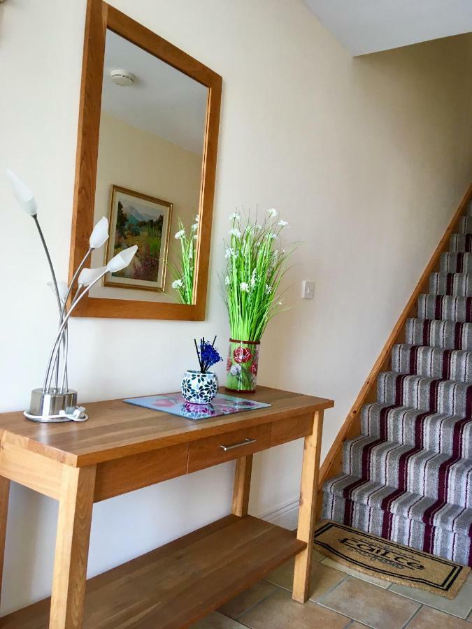 Foxglove House Knights Town Екстериор снимка
